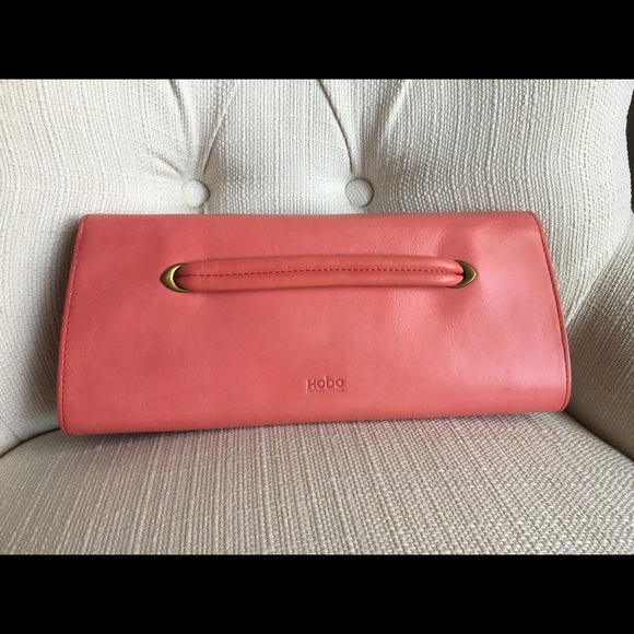 🚨SOLD🚨HOBO clutch - Picture 2 of 3